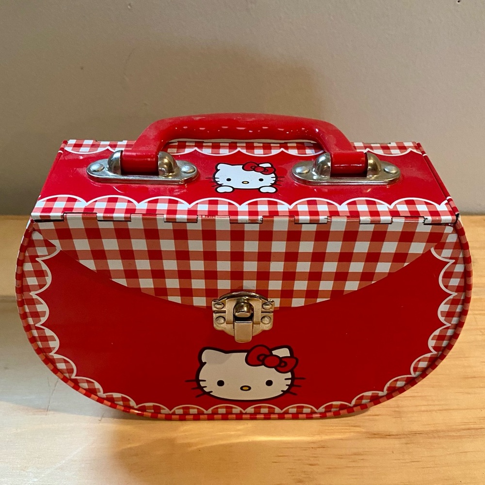 Hello Kitty tin box